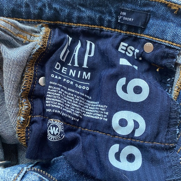 Gap- 3” Denim Gap Shorts, SIZE 26R - Picture 3 of 4